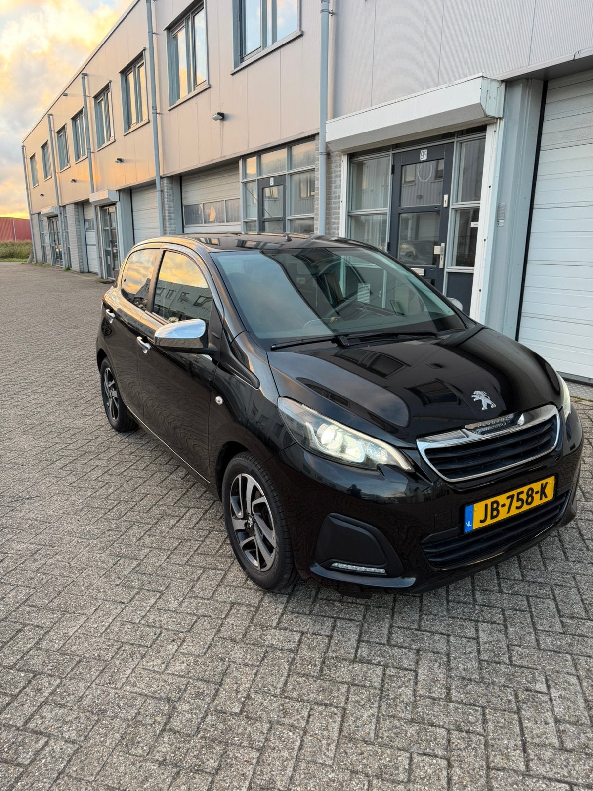 Peugeot 108 1.0 12V E-vti 51KW 5DR 2014 Zwart, Voorwielaandrijving, 31 €/maand, 4 stoelen, Zwart