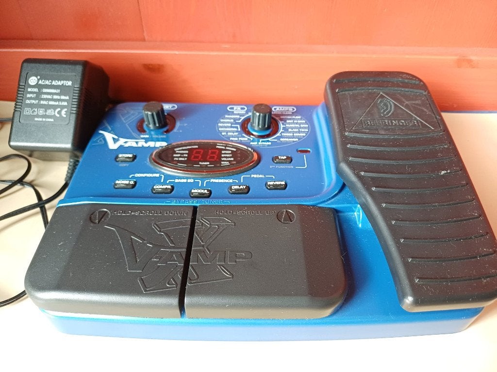 Behringer V-amp X vloer-multi-effect gitaar, Ophalen of Verzenden, Gebruikt, Multi-effect