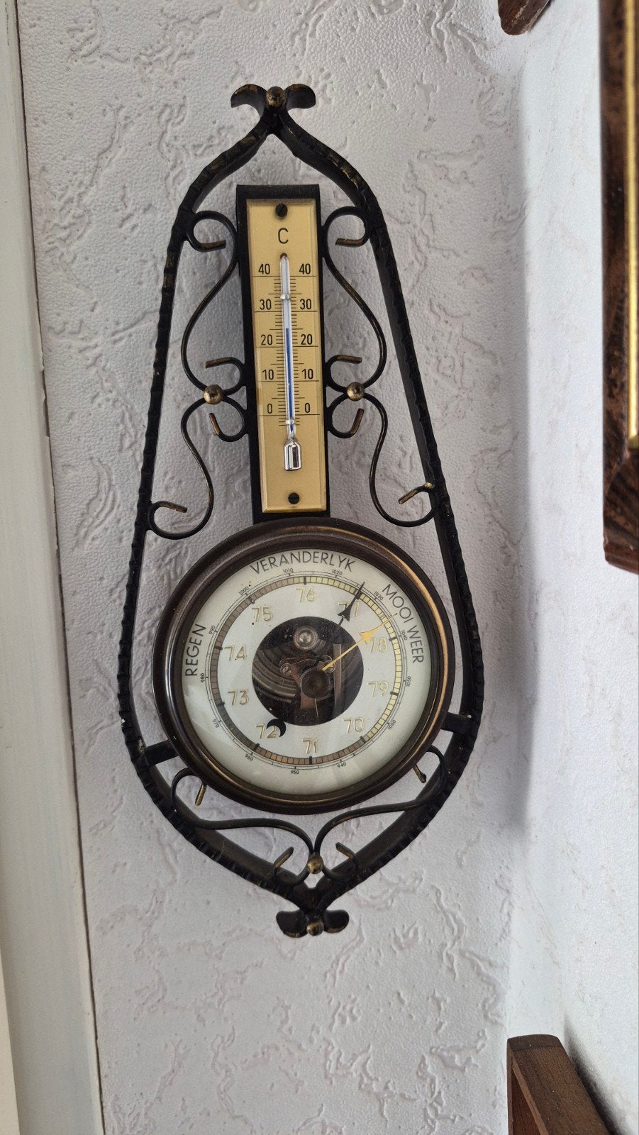Antieke Barometer en Thermometer in Smeedijzeren Frame, Audio, Tv en Foto, Weerstations en Barometers, Ophalen of Verzenden, Gebruikt
