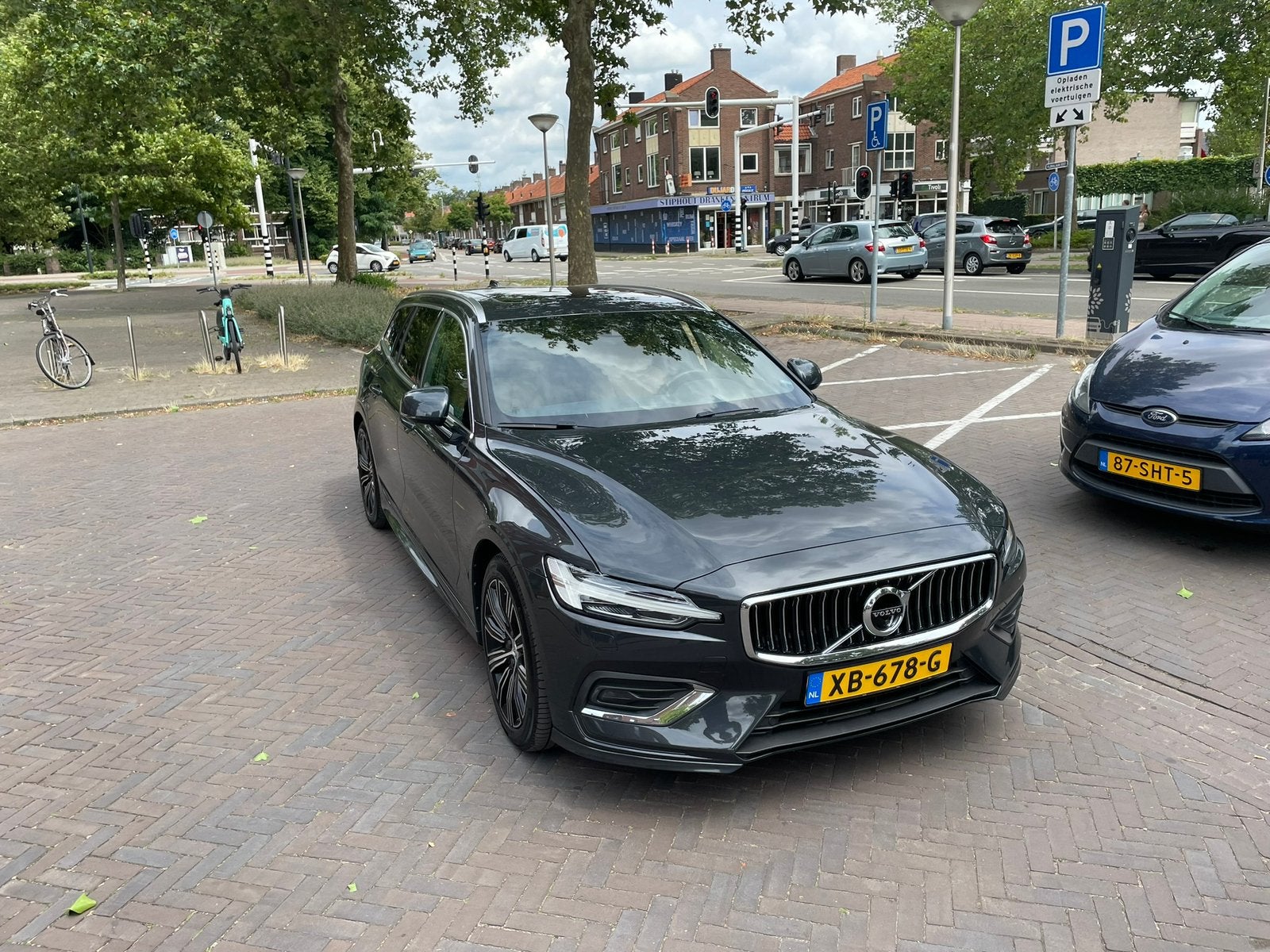 Volvo V60 2.0 T5 250pk Inscription | Harman Kardon | Leder, Auto's, 1800 kg, 4 cilinders, 1969 cc, Particulier