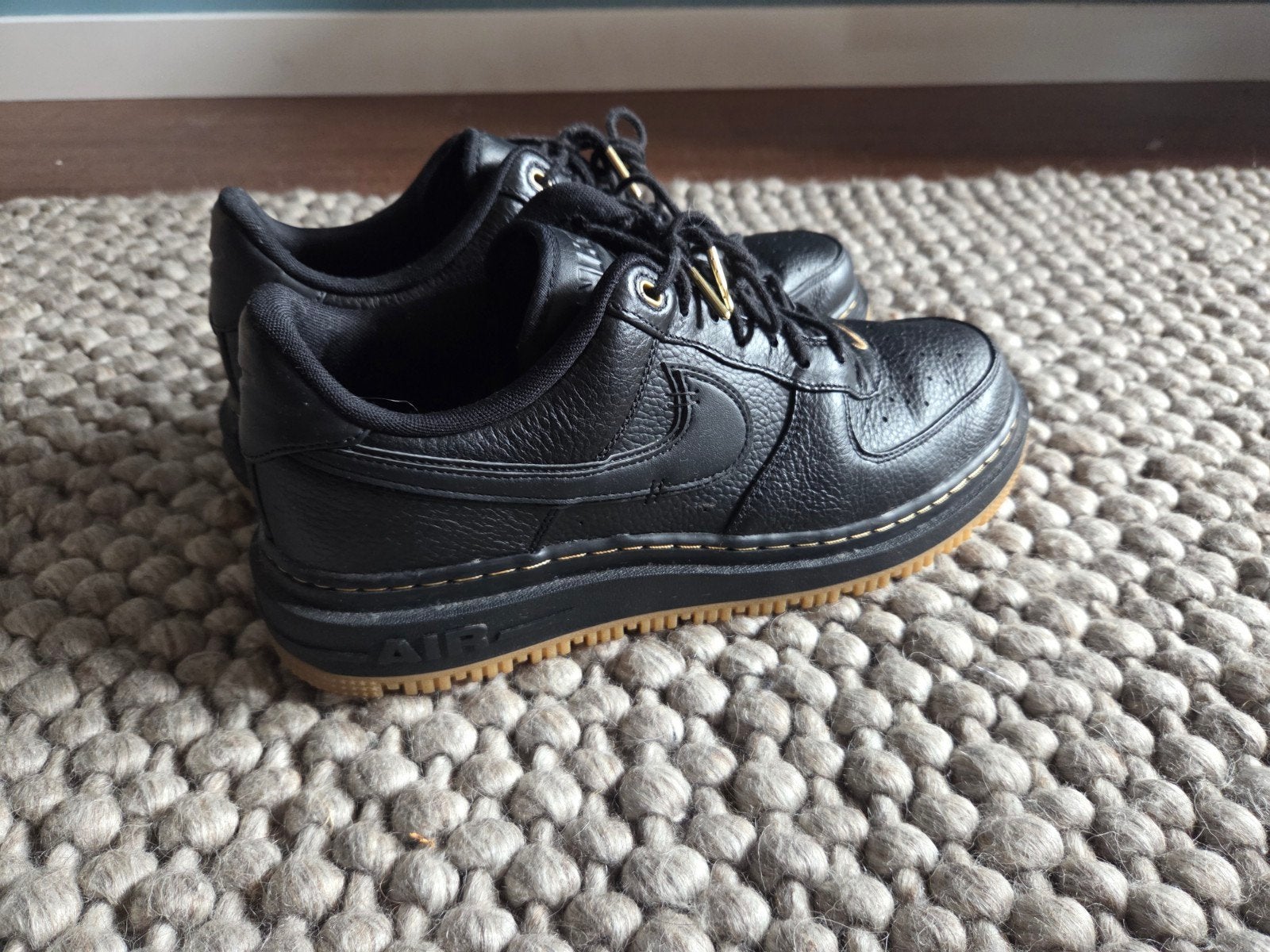 Nike Air Force 1 '07 LV8 Utility Zwart/Gum, Kleding | Heren, Zwart, Ophalen of Verzenden, Nike Air Force, Sneakers of Gympen