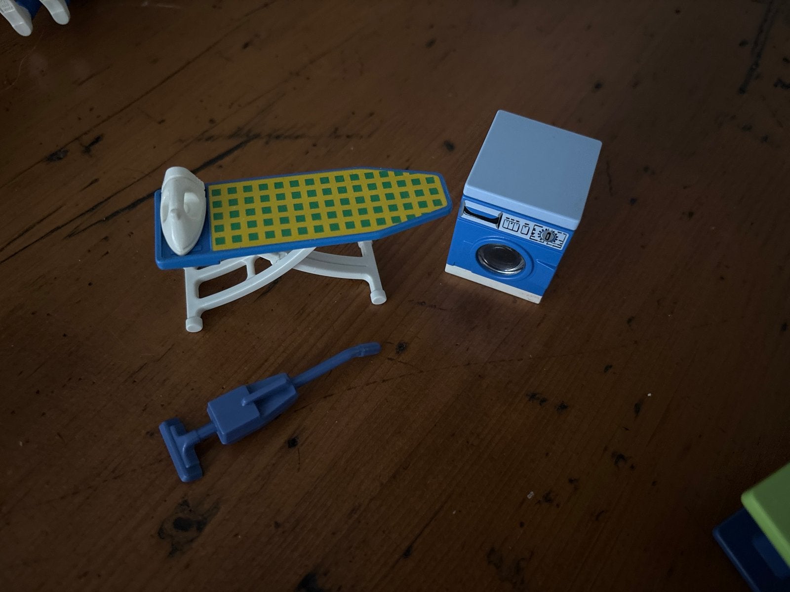 Playmobil wasmachine, strijkplank en stofzuiger, Ophalen of Verzenden, Gebruikt, Jongen of Meisje