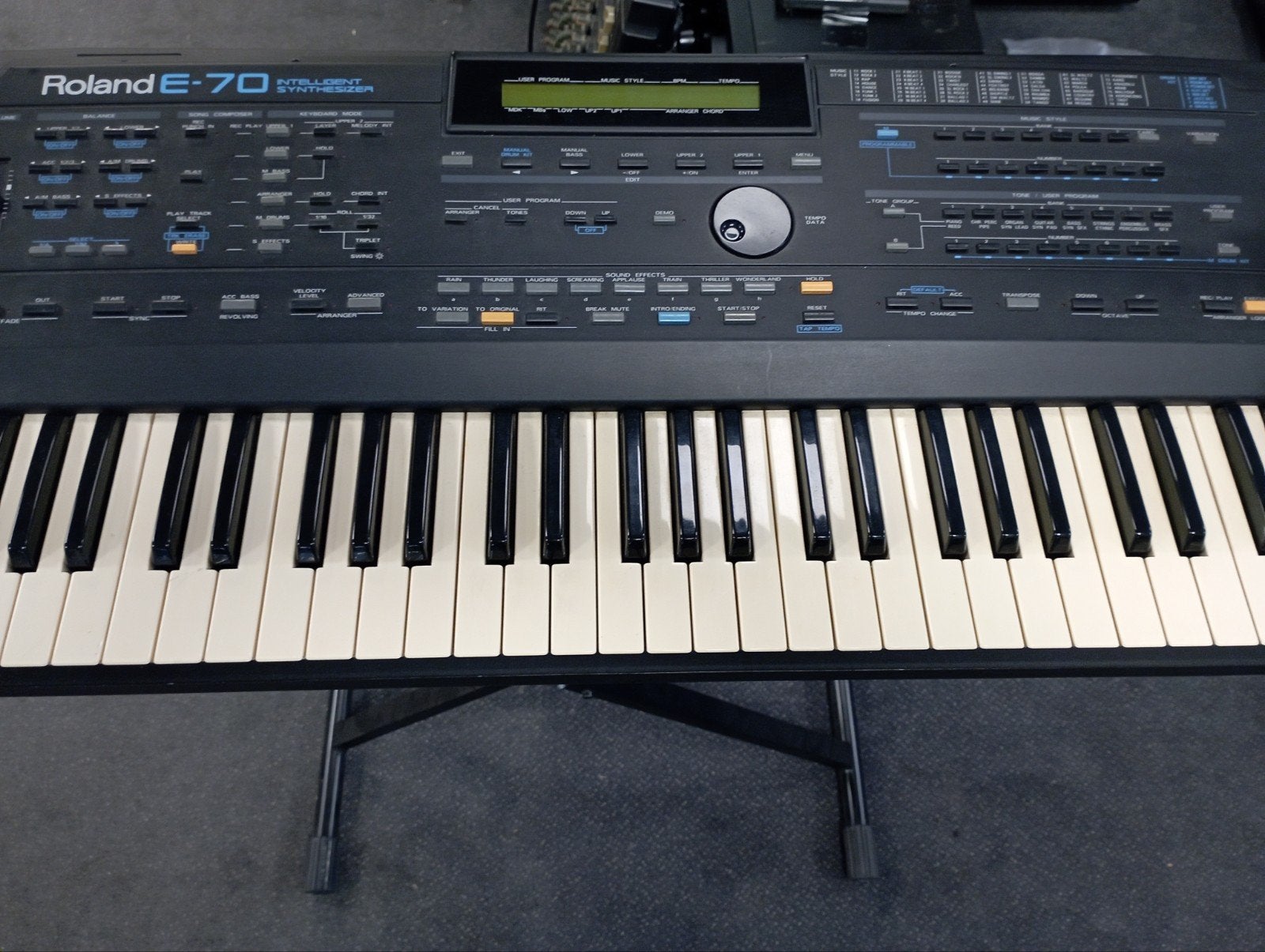 Roland E 70 Keyboard, Muziek en Instrumenten, Keyboards, Ophalen, Roland, Aanslaggevoelig, 61 toetsen