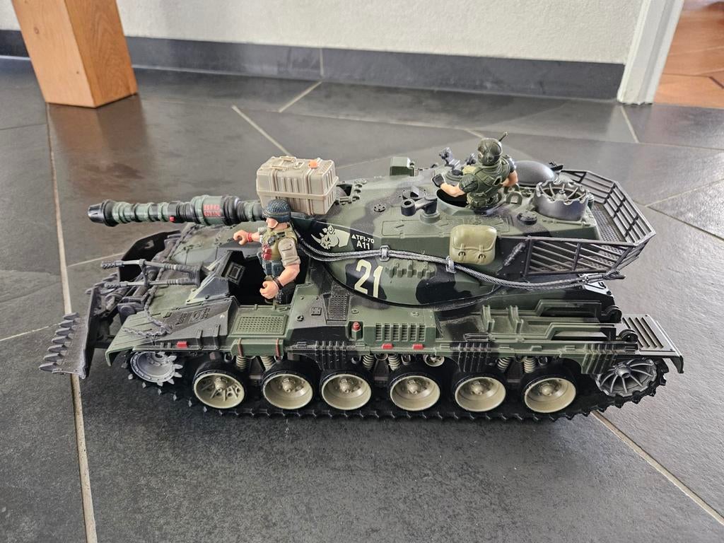 Grote militaire tank met soldaten speelgoed, Ophalen of Verzenden, Gebruikt