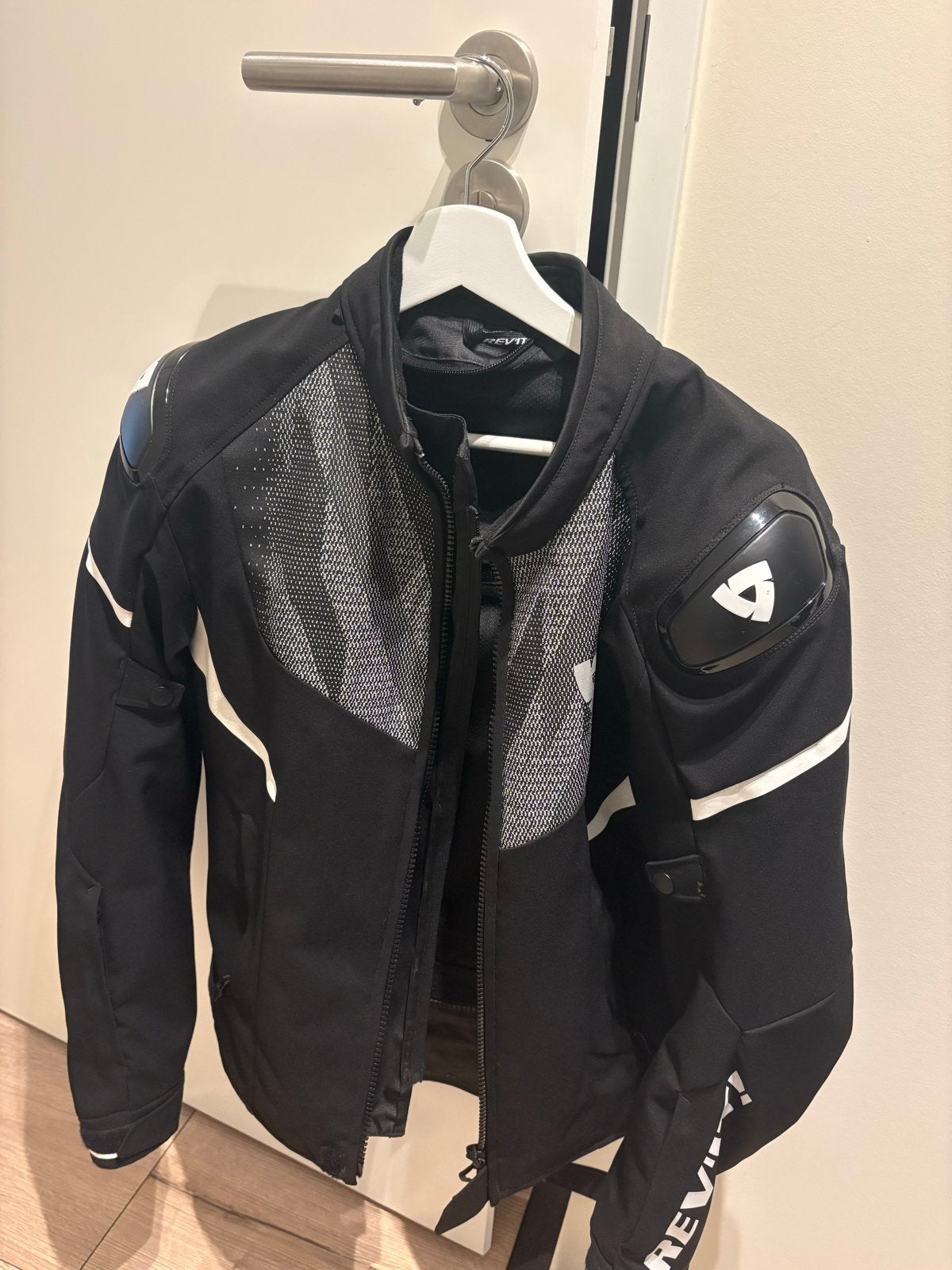 Rev'it Softshell Jas Maat M/L met Rugprotector, Motoren, Kleding | Motorkleding, Jas | textiel, Heren, Tweedehands, Ophalen