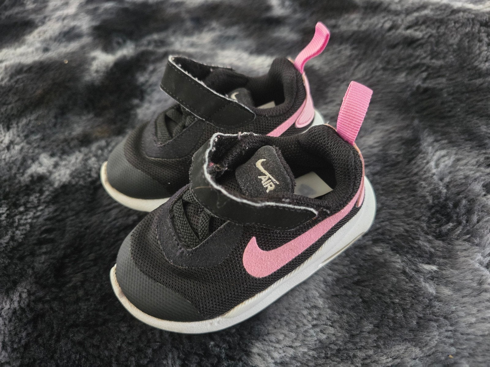 Nike Air Max baby schoenen maat 21 zwart roze, Kinderen en Baby's, Kinderkleding | Schoenen en Sokken, Gebruikt, Meisje, Sportschoenen