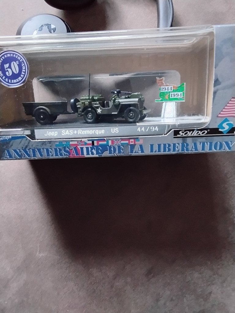 Legerjeep schaal 1.43, Antiek en Kunst, Verzenden