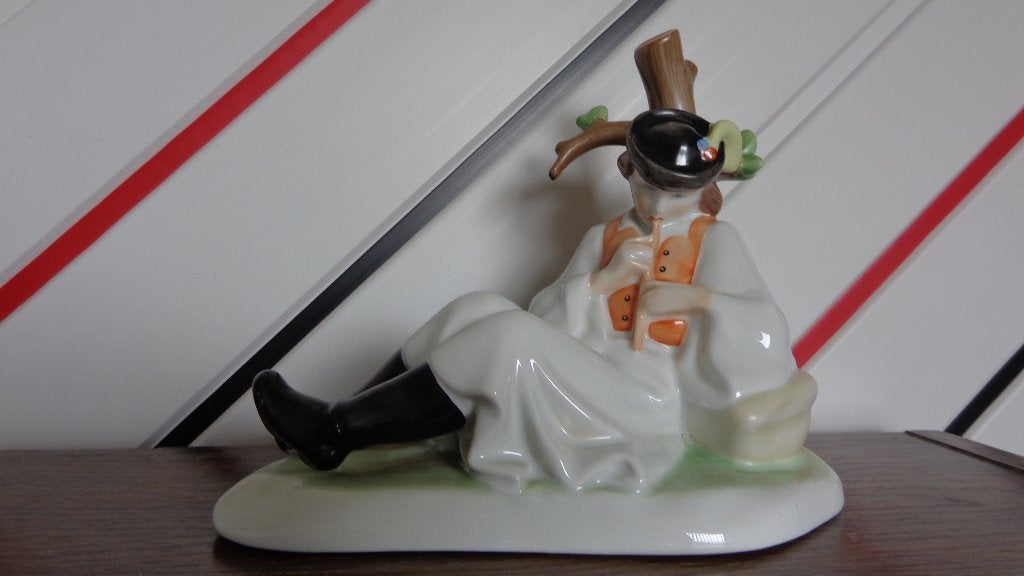 Zsolnay Pecs Hongarije porseleinen figuur Man speelt fluit, Ophalen