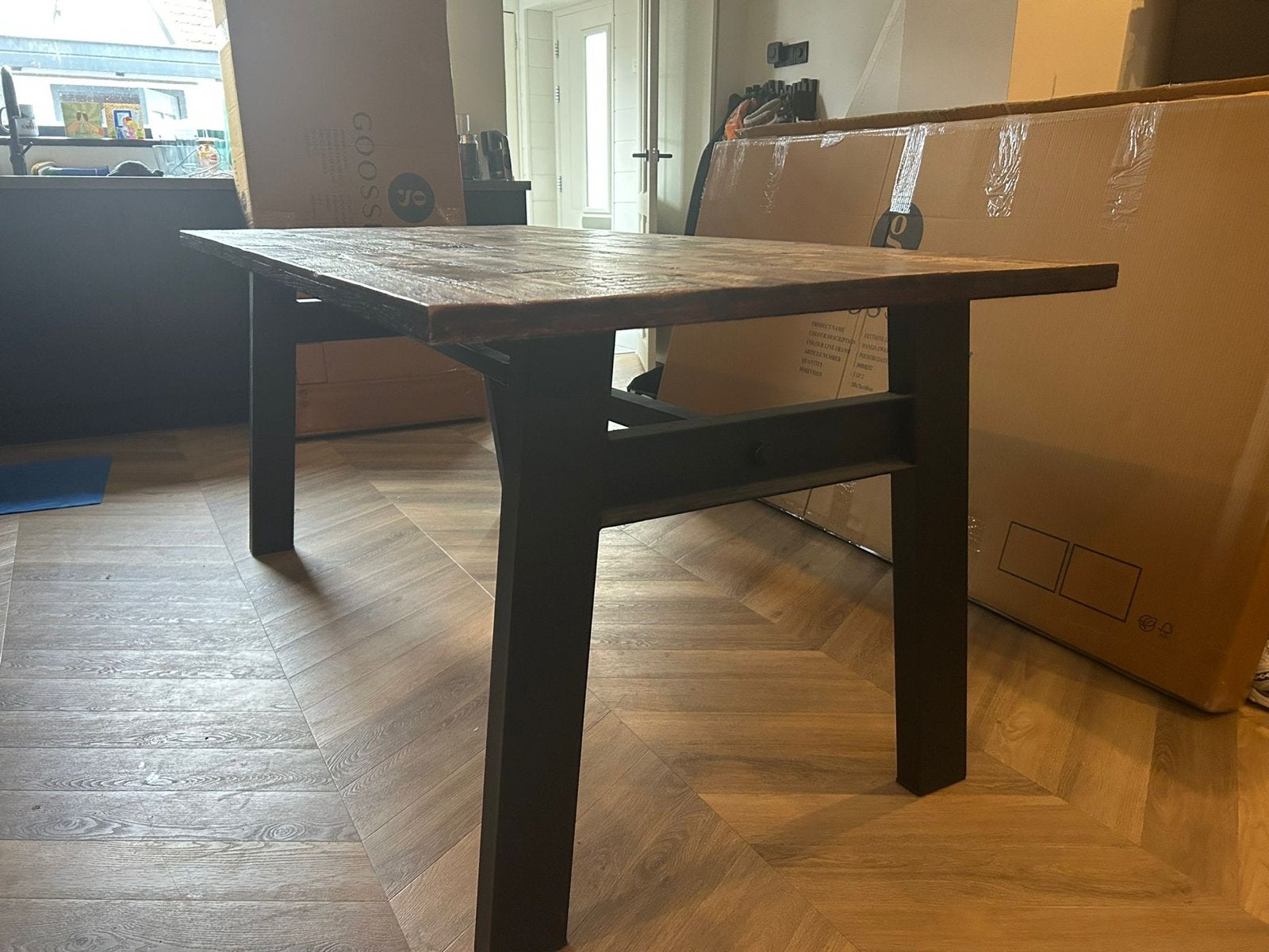Robuuste hardhouten tafel met metalen onderstel, Ophalen, Gebruikt, 50 tot 100 cm, 150 tot 200 cm