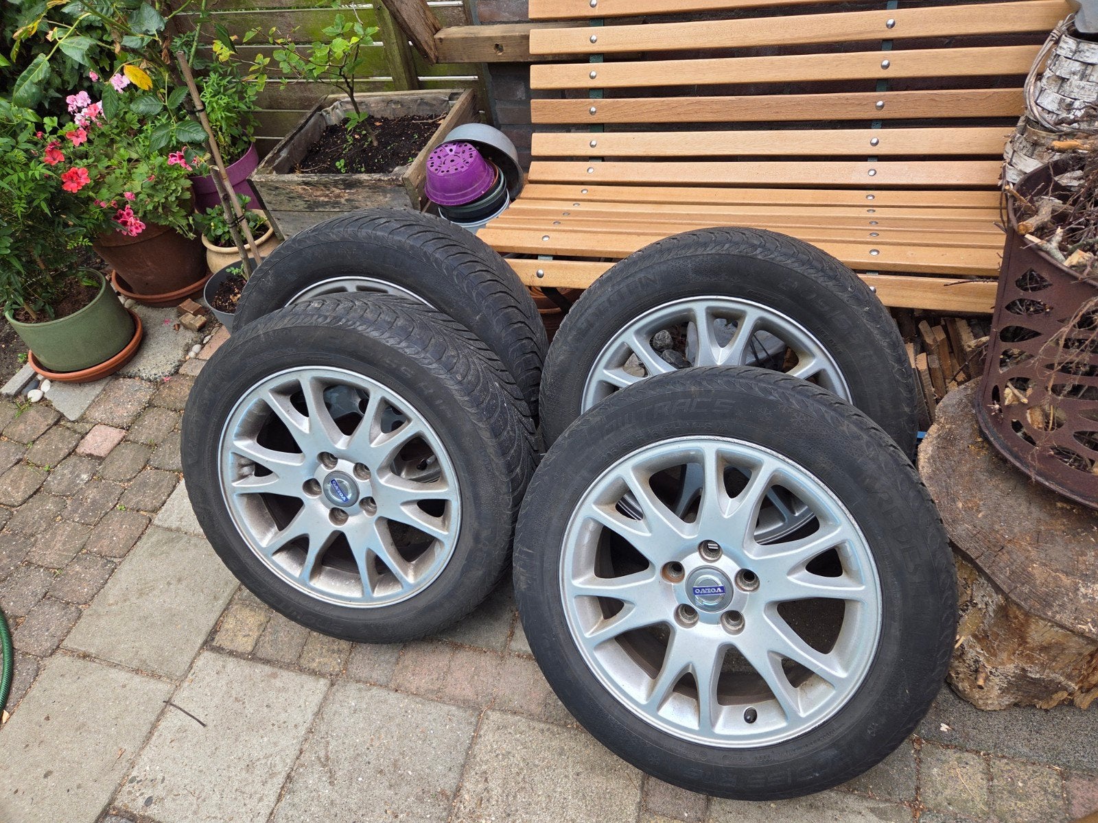Volvo 16 inch velgen met winterbanden, Auto-onderdelen, Banden en Velgen, Ophalen, Velg(en), 16 inch, 205 mm