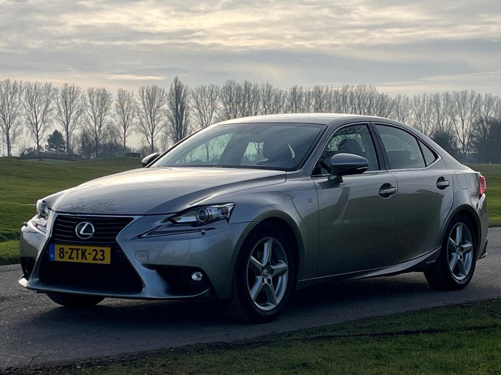 Lexus IS 300h 25th Edition | Limited Edition | Navigatie | S, Auto's, Lexus, Euro 5, Achterwielaandrijving, Gebruikt, Automatische klimaatregeling