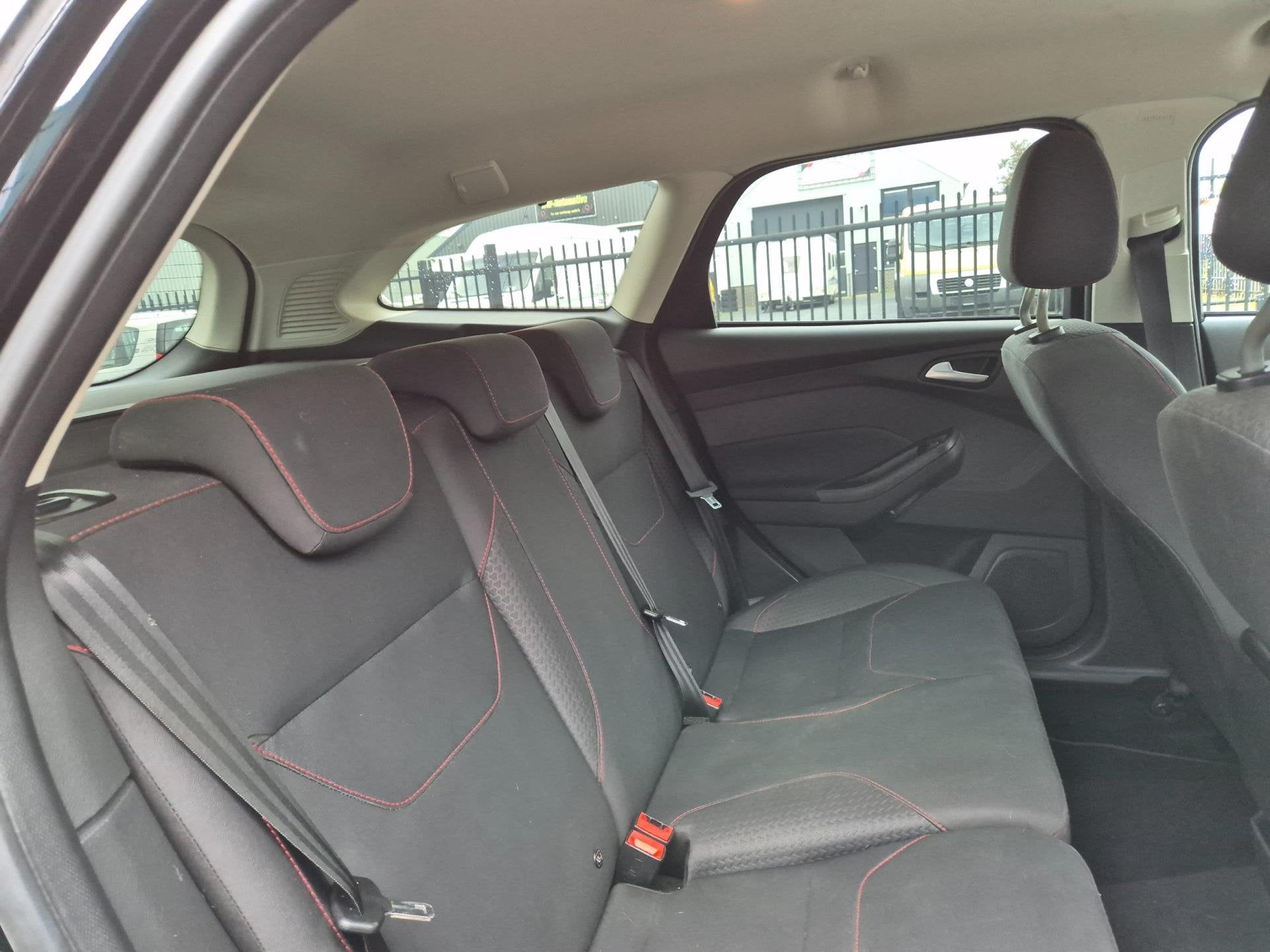 Foto 16 van Ford Focus Wagon 1.5 Black Edition ST Look *AKTIEPRIJS!