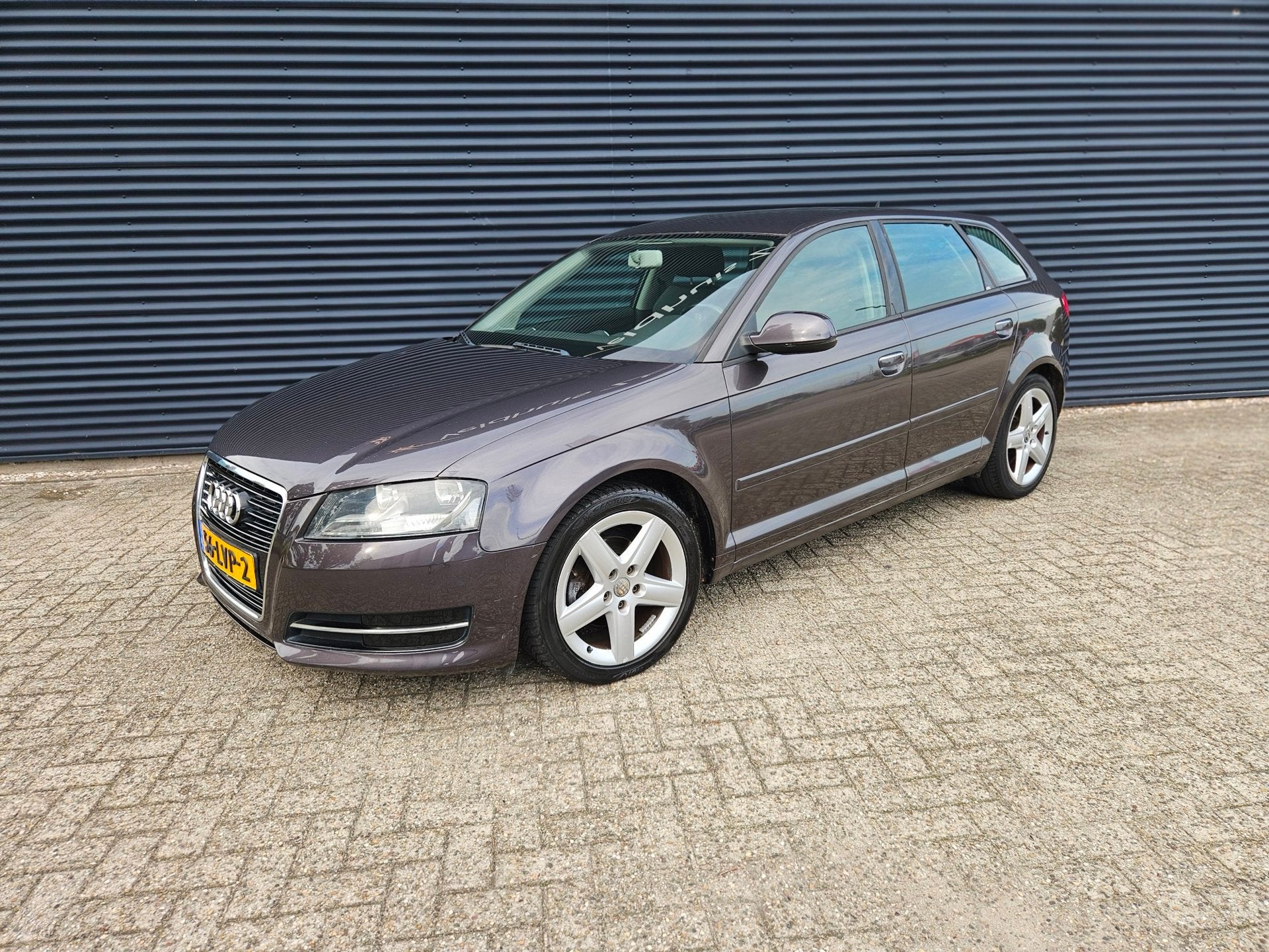 Audi A3 Sportback - 1.6 TDI | ALCANTARA | CRUISE | TOP AUTO!, Auto's, Voorwielaandrijving, Gebruikt, Zwart, 4 cilinders