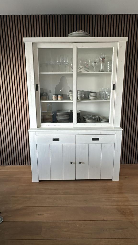 Witte landelijke buffetkast / vitrinekast met schuifdeuren, Antiek en Kunst, Ophalen of Verzenden