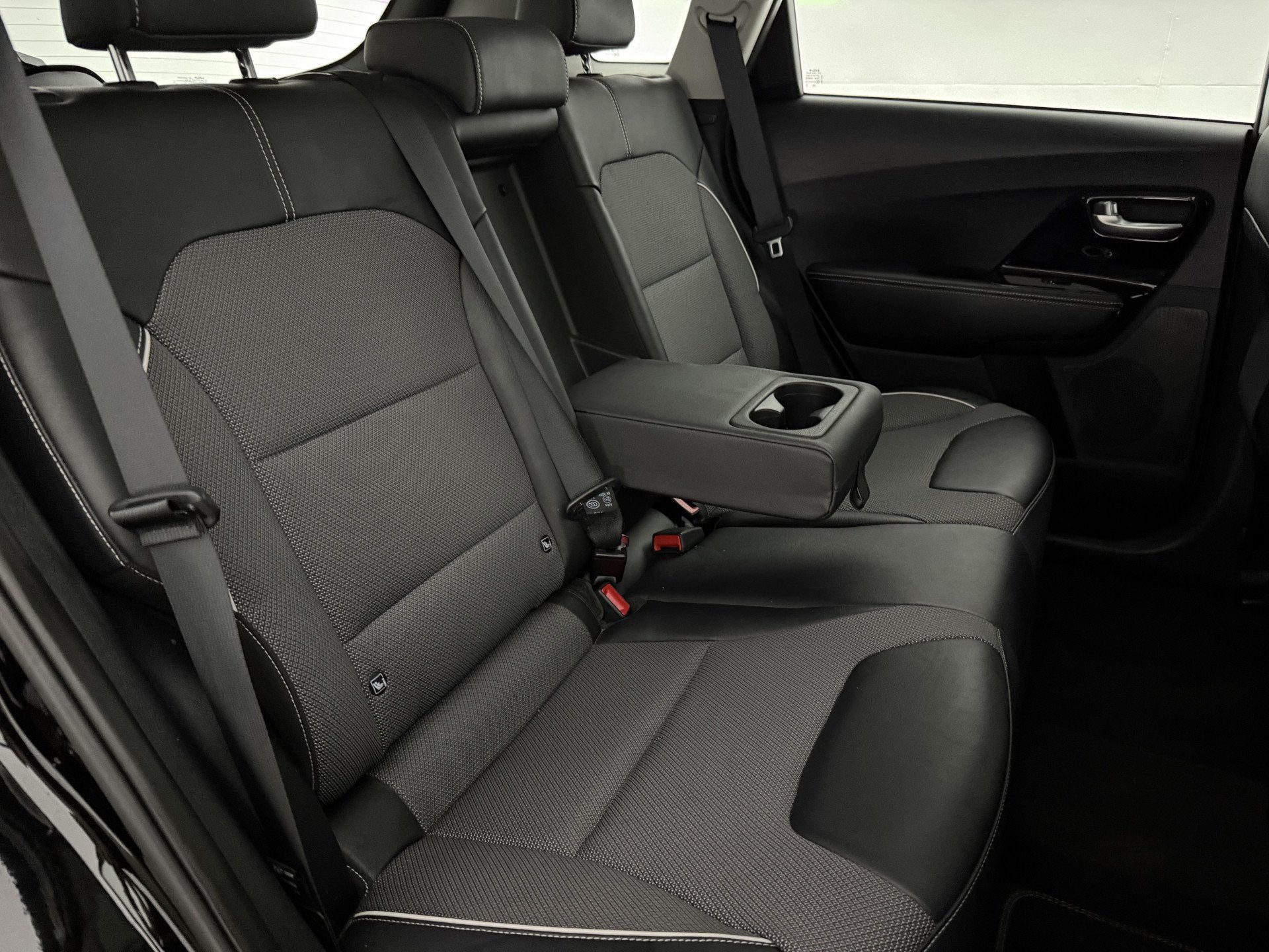 Foto 35 van Kia e-Niro DynamicLine 64 kWh | Snelladen | SOH 95% | Clima