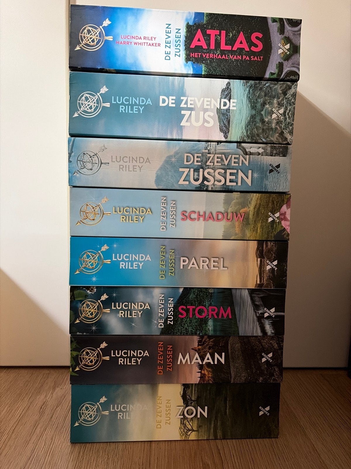 De Zeven Zussen serie - Lucinda Riley (complete set), Boeken, Ophalen of Verzenden, Zo goed als nieuw, Nederland