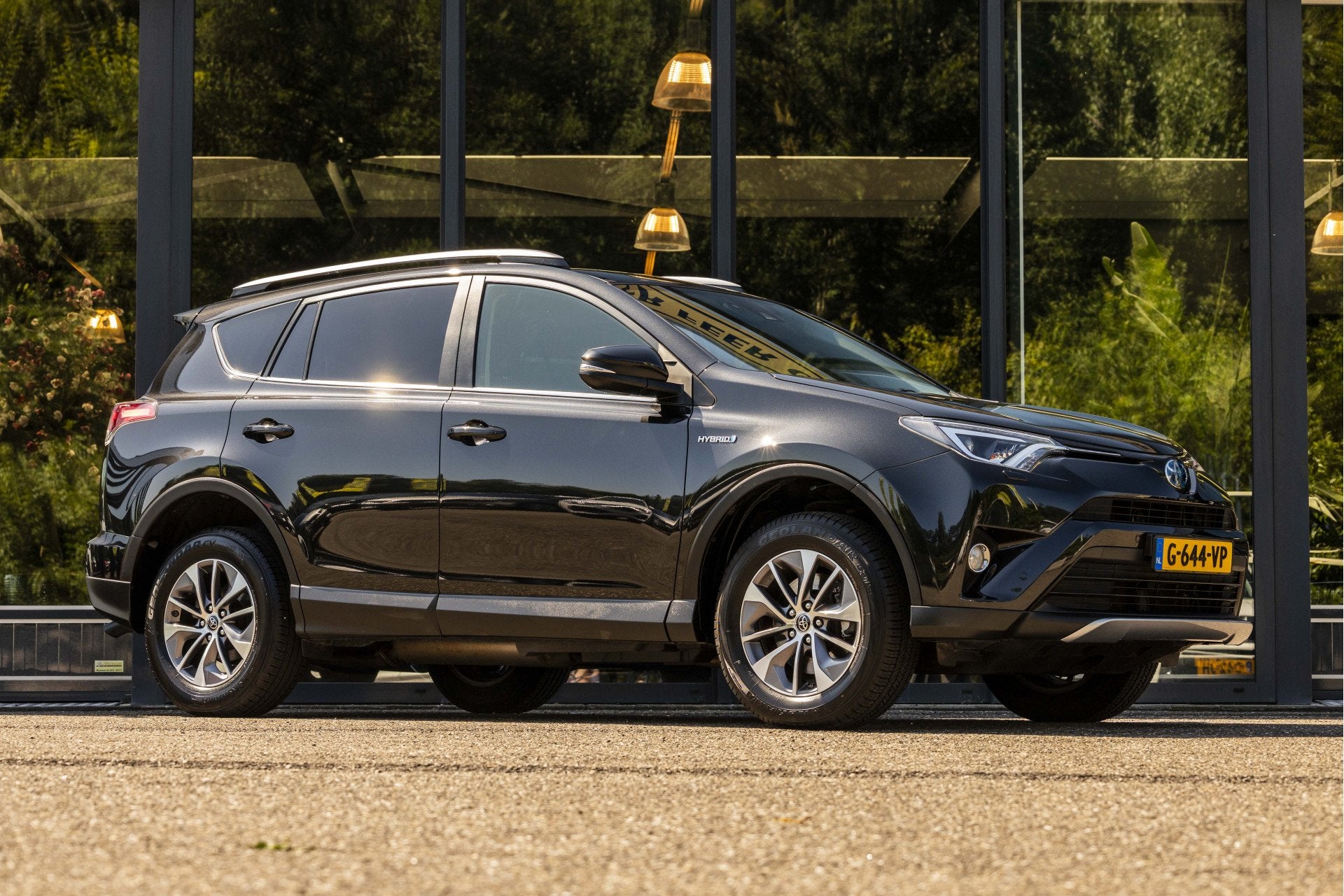 Toyota RAV4 2.5 Hybrid Energy (bj 2019, automaat), Gebruikt, Euro 6, Zwart, Bedrijf