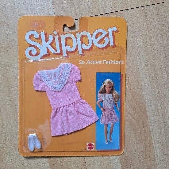 Barbie SKIPPER 1985 SO ACTIVE FASHIONS PAK #2237, Ophalen of Verzenden, Nieuw, Pop
