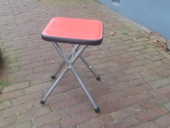 Vintage kruk zwart rood skai chroom buisframe bijzettafel, Ophalen of Verzenden