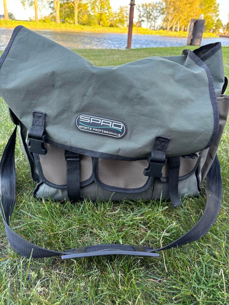 SPRO Vistas Professionals Vis Tas - Gebruikt, Watersport en Boten, Hengelsport | Algemeen, Ophalen of Verzenden, Gebruikt, Koffer of Tas