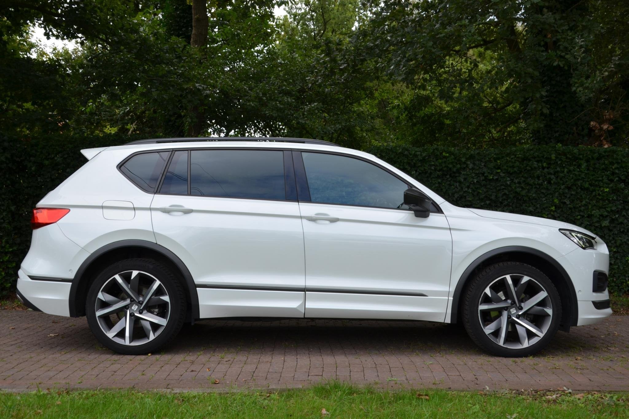 SEAT Tarraco 1.5 TSI FR Business Intense Automaat/Navi/Pdc/E, Auto's, Stof, 150 pk, Wit, Origineel Nederlands