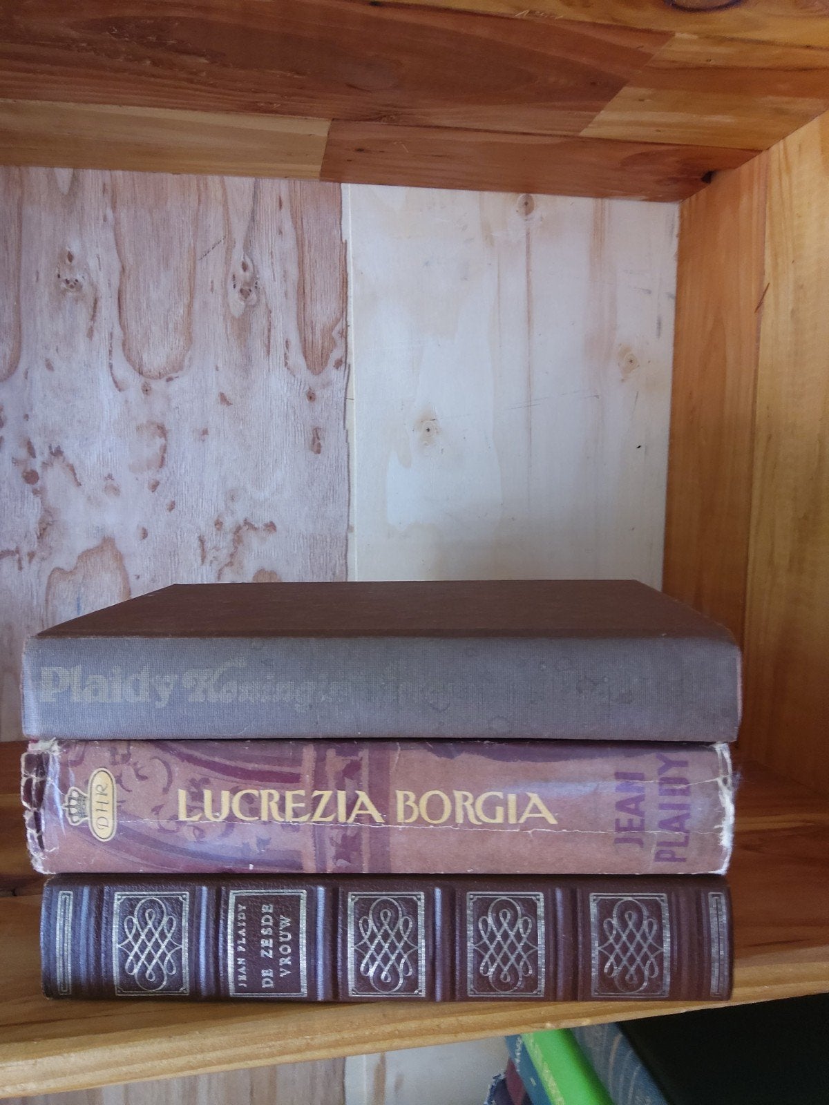 Jean Plaidy - 3 historische romans (Lucrezia Borgia e.a.), Boeken, Ophalen of Verzenden, Gelezen, Jean Plaidy