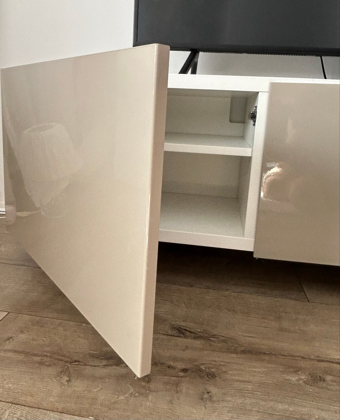 Hoogglans tv-meubel, wit/beige, Ophalen, Overige materialen, Gebruikt, 150 tot 200 cm