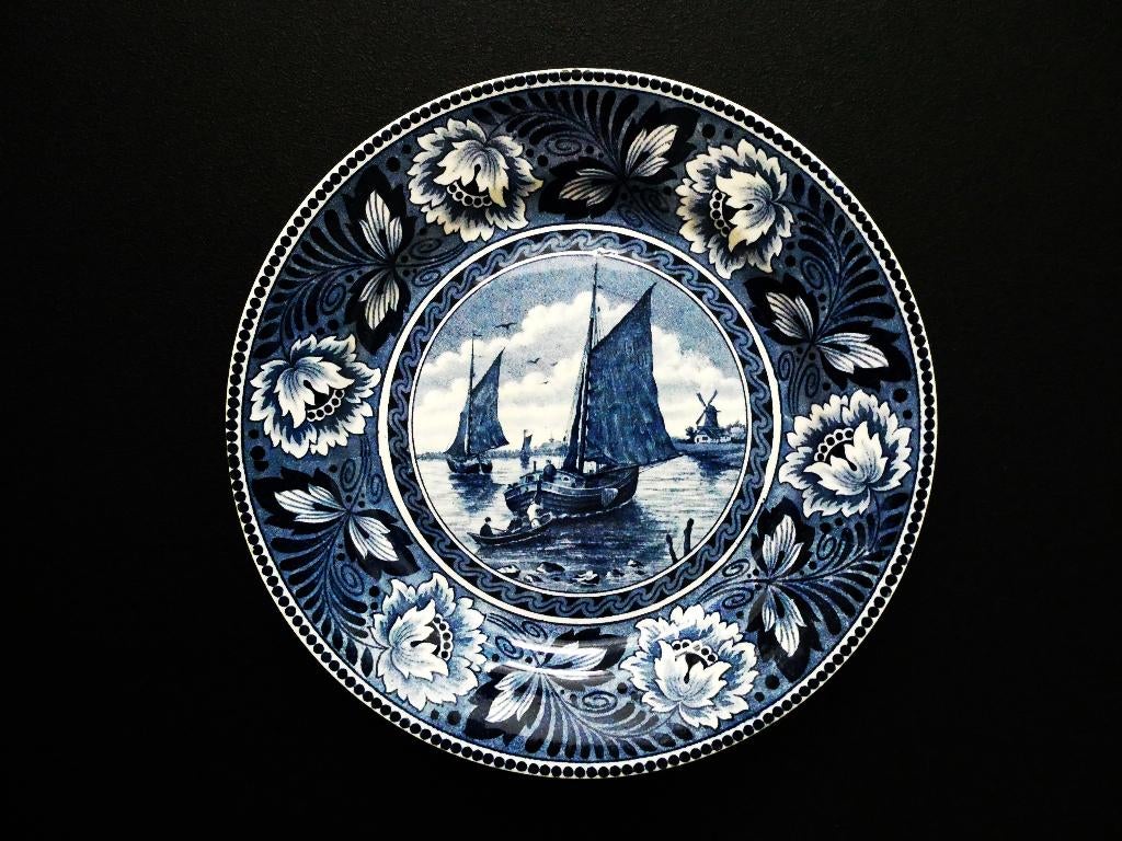 2 Delftsblauwe borden Hollandia Maestricht molen bootjes, Antiek en Kunst, Ophalen of Verzenden