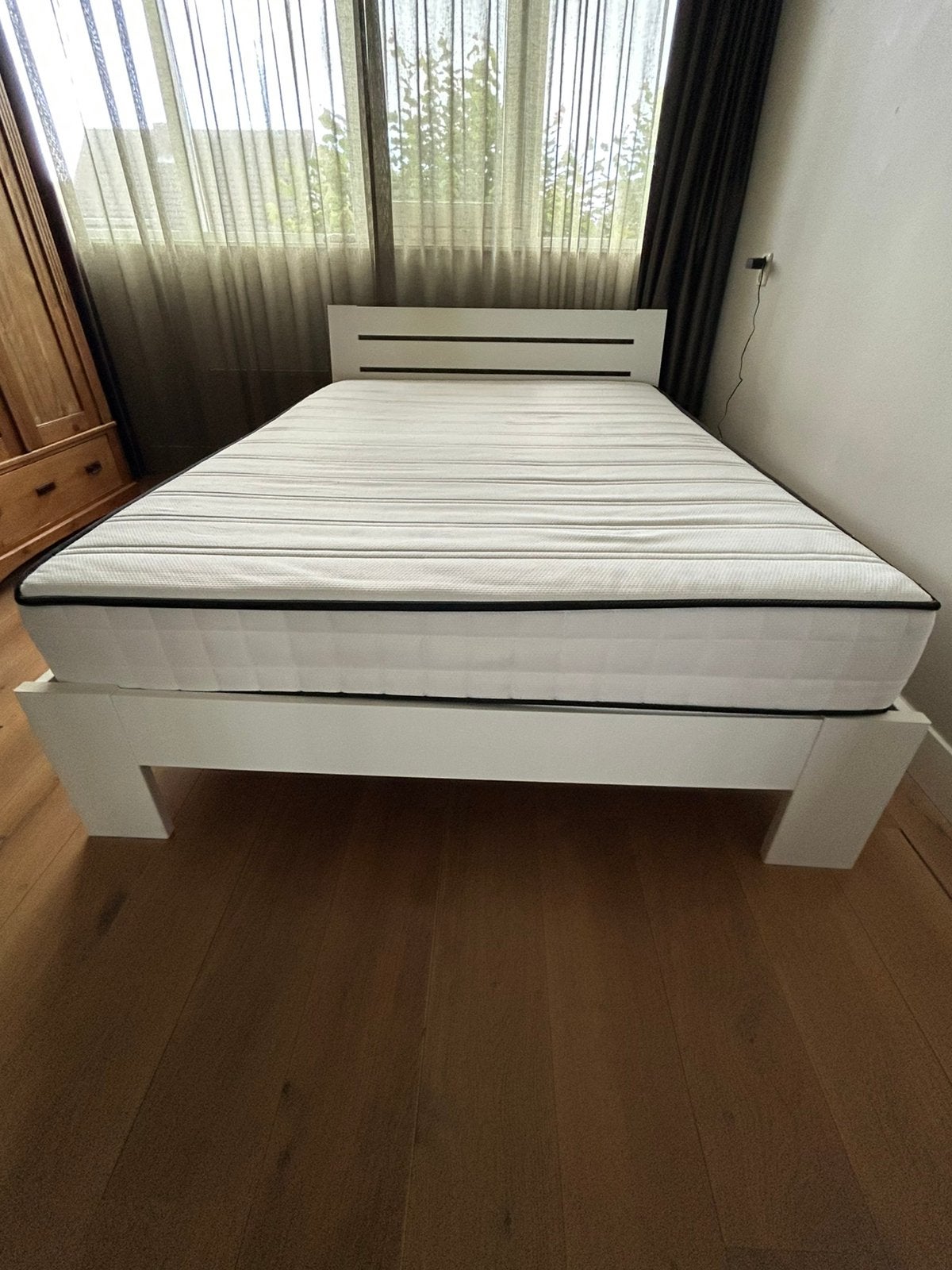 Bed 200x140 wit met hoofdbord en lattenbodem, Huis en Inrichting, Ophalen, Overige materialen, Gebruikt, Wit