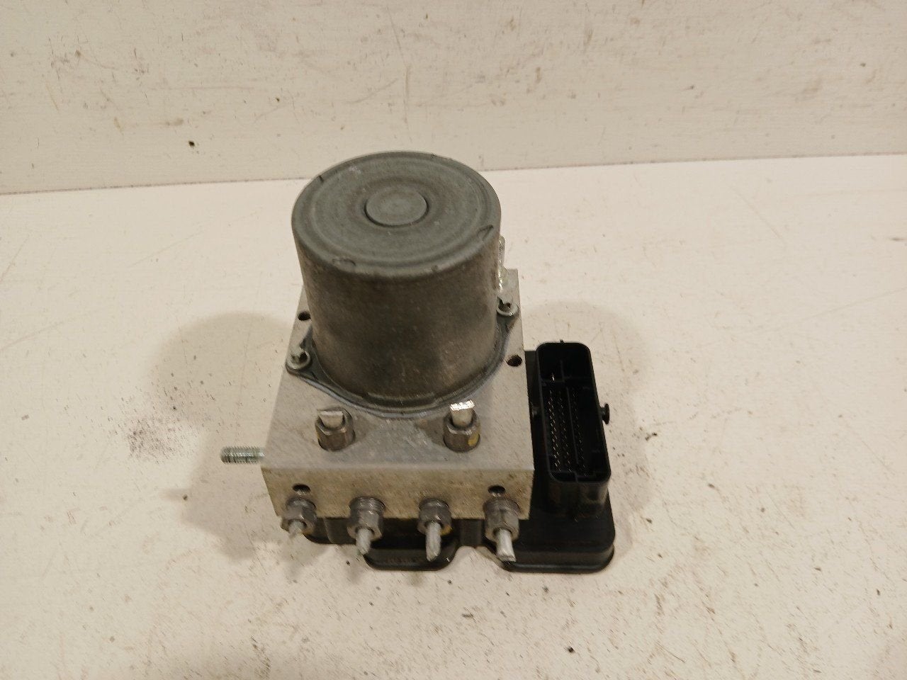 Abs pomp Renault Clio, Onderdelen@venauto.nl, Van der Ven Autorecycling B.V., Gebruikt, Ettenseweg 76, 4706 PB Roosendaal, The Netherlands