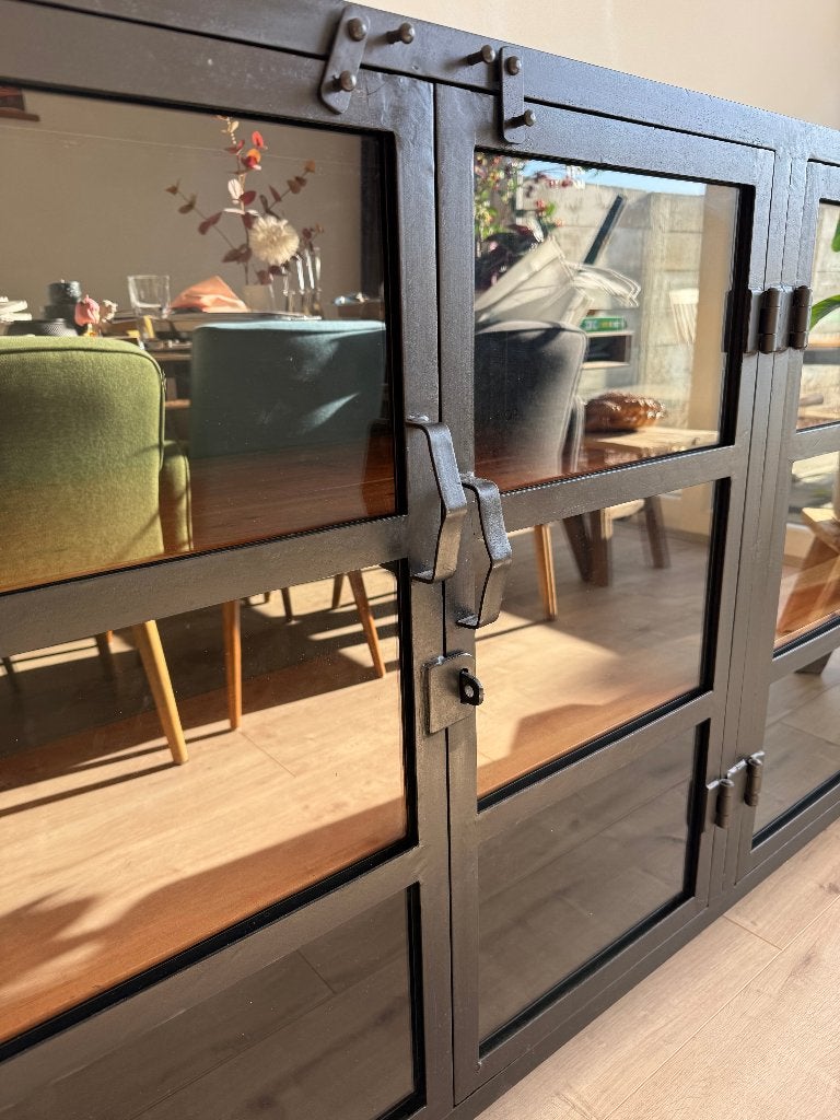Industrieel dressoir zwart metaal & mango hout 180 cm, Ophalen, 150 tot 200 cm, Zo goed als nieuw, Industrieel