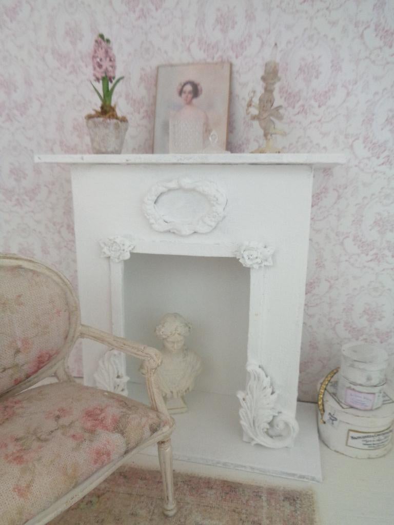 Witte Brocante schouw...Poppenhuis 1:12….(Nr R27), Verzamelen, Poppenhuizen en Toebehoren, Ophalen of Verzenden, Nieuw, Poppenhuis