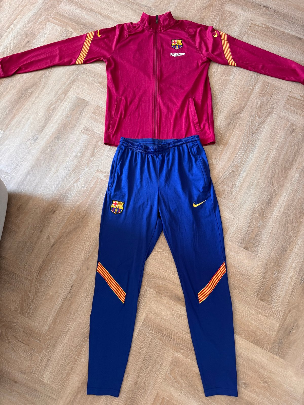 FC Barcelona Trainingspak - Maat M, Kleding | Heren, Ophalen of Verzenden, Zo goed als nieuw, Voetbal, Meerkleurig