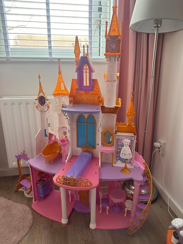 Disney prinsessen kasteel, Kinderen en Baby's, Speelgoed | Poppenhuizen, Ophalen, Gebruikt, Poppenhuis