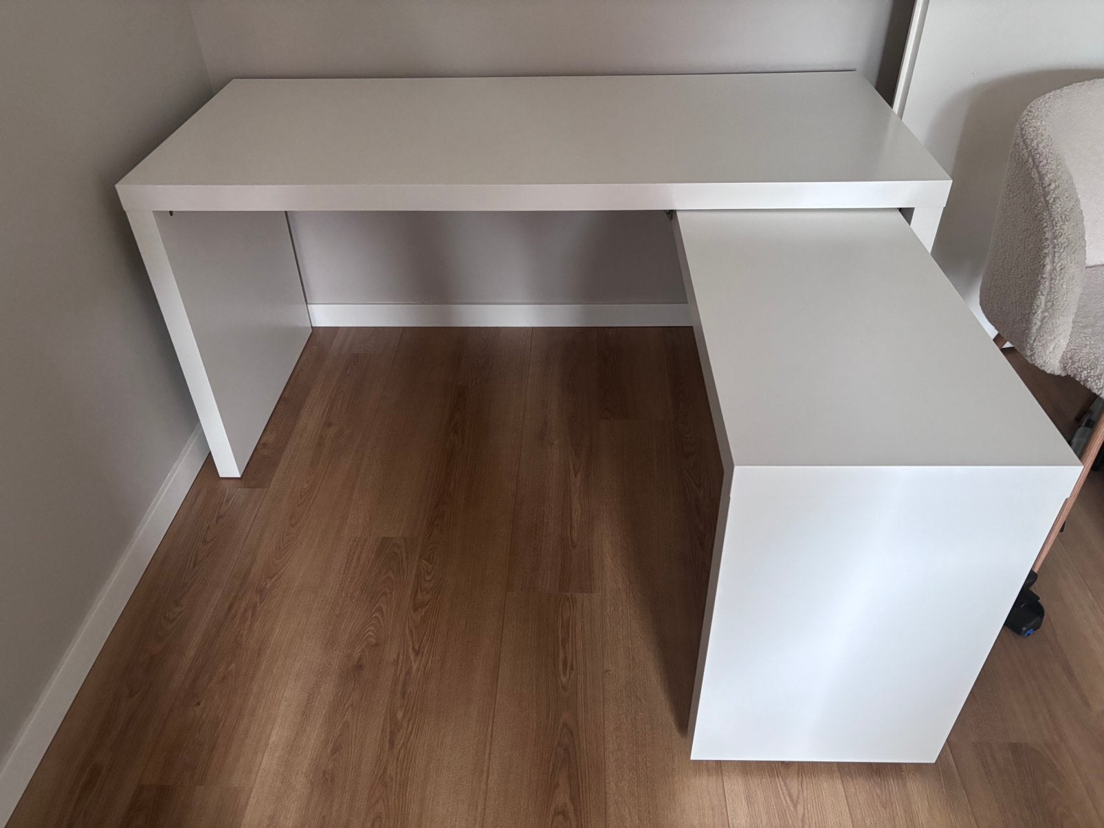 Ikea Malm bureau wit met uittrekbaar blad., Ophalen, Overige typen, Gebruikt, 65 cm