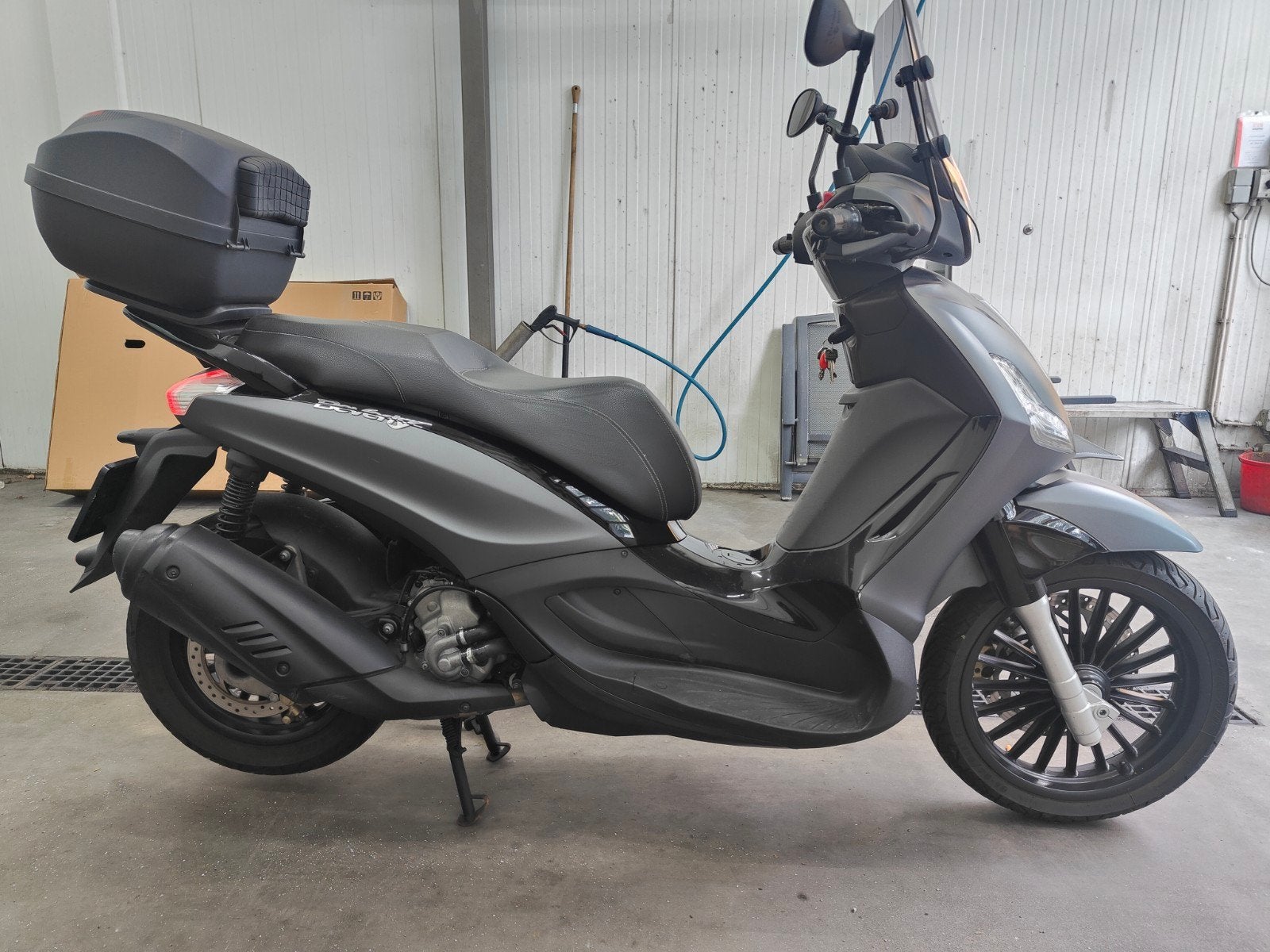 Piaggio Beverly 300i 2016 17000km is, Fietsen en Brommers, Scooters | Piaggio, Ophalen, Overige modellen, 300 cc, Benzine