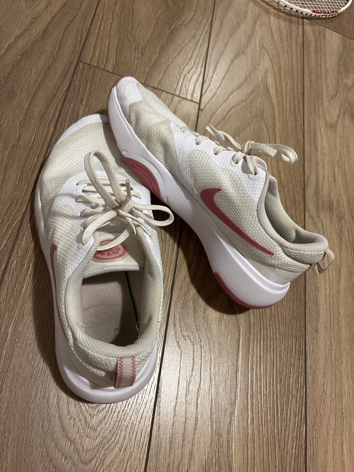 Witte Nike City Rep TR damessneakers met roze accenten, Ophalen, Gedragen, Wit, Sneakers of Gympen