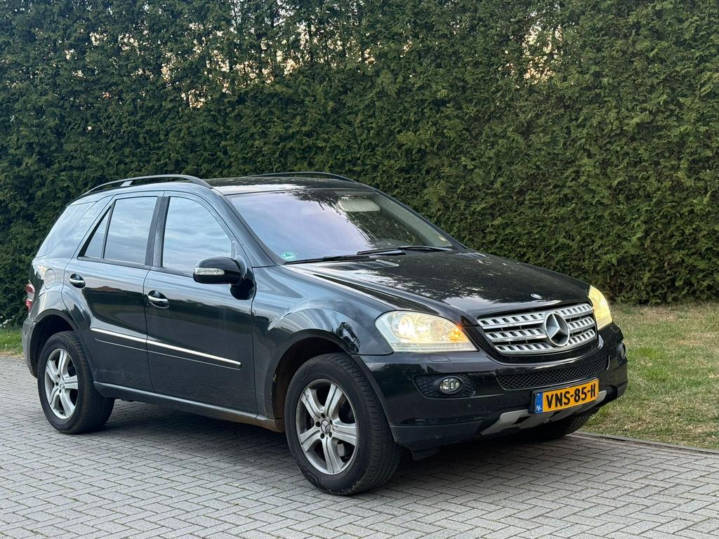 Mercedes-Benz ML320 2006 Zwart Grijs Kenteken, Auto's, Automaat, Diesel, Geïmporteerd, 3500 kg