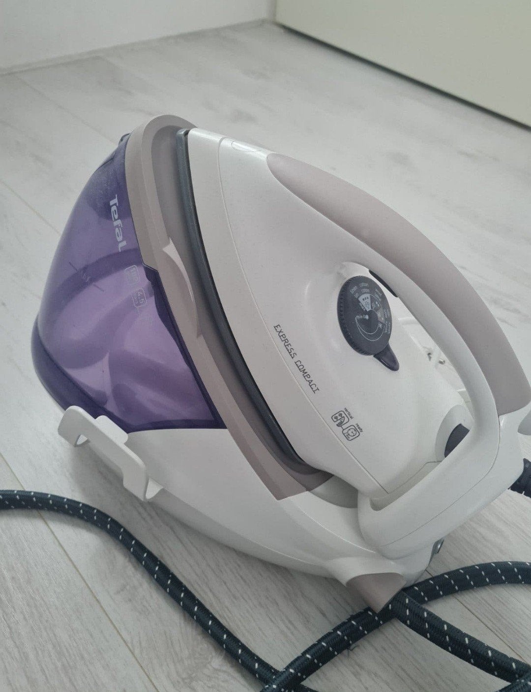 Tefal Express Compact Stoomgenerator Strijkijzer, Ophalen, Zo goed als nieuw, Strijkijzer met snoer