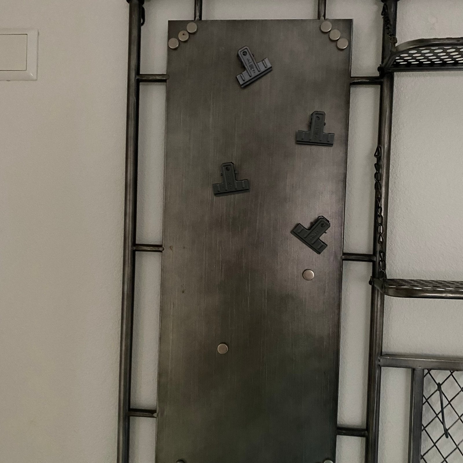 Industrieel wandrek met magneetbord en planken, Ophalen, Metaal, Industrieel, Zo goed als nieuw