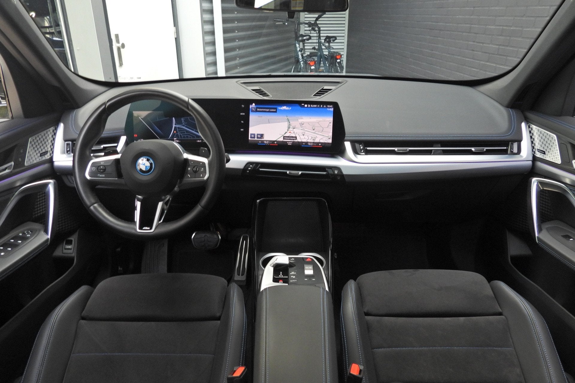 BMW X1 xDrive25e M Sport Automaat / Panoramadak / Sportstoel, Auto's, Gebruikt, Bedrijf, Hybride Elektrisch/Benzine, 3 cilinders
