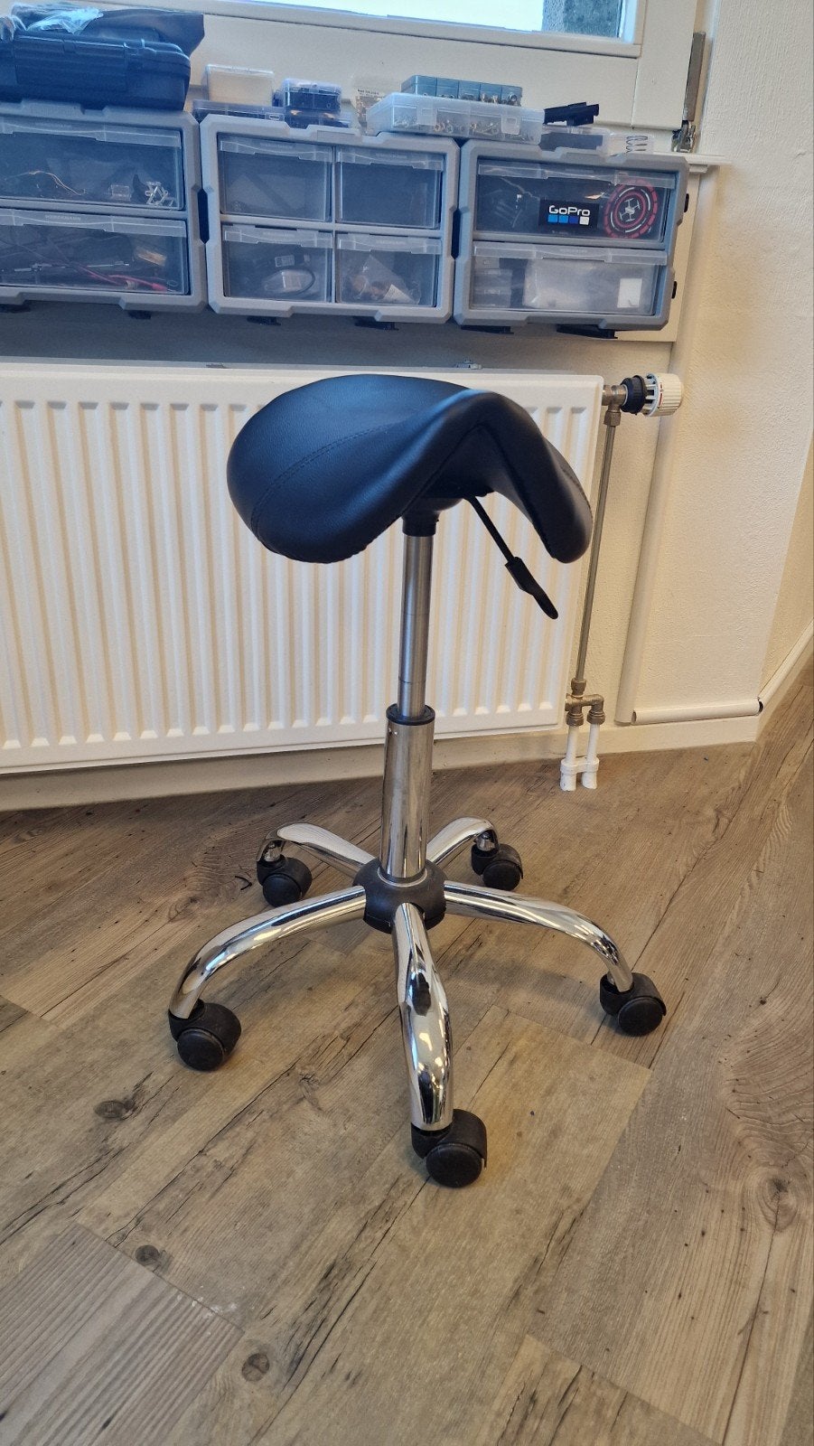 Kapperskruk / Zadelkruk op wielen, Ophalen, Zwart, Zo goed als nieuw, Eén