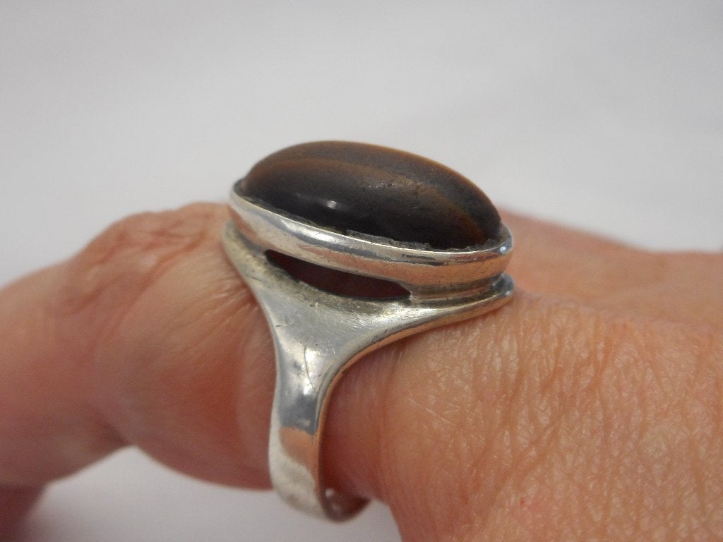 Zilveren vintage ring met tijgeroog maat 17,5 nr.558, Gebruikt, Verzenden, 17 tot 18, Dame