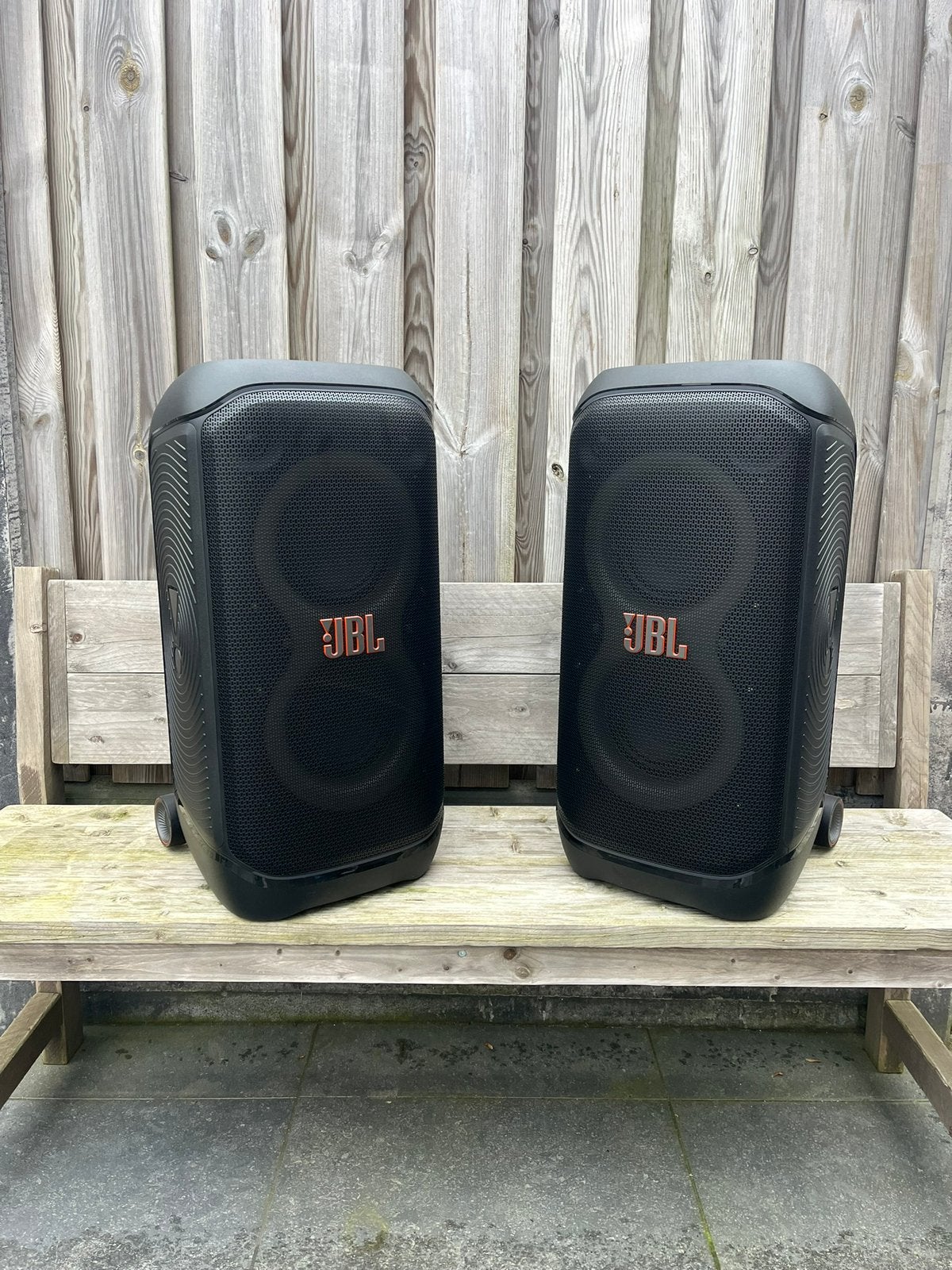 Foto 8 van Te Huur JBL Partyboxen 320