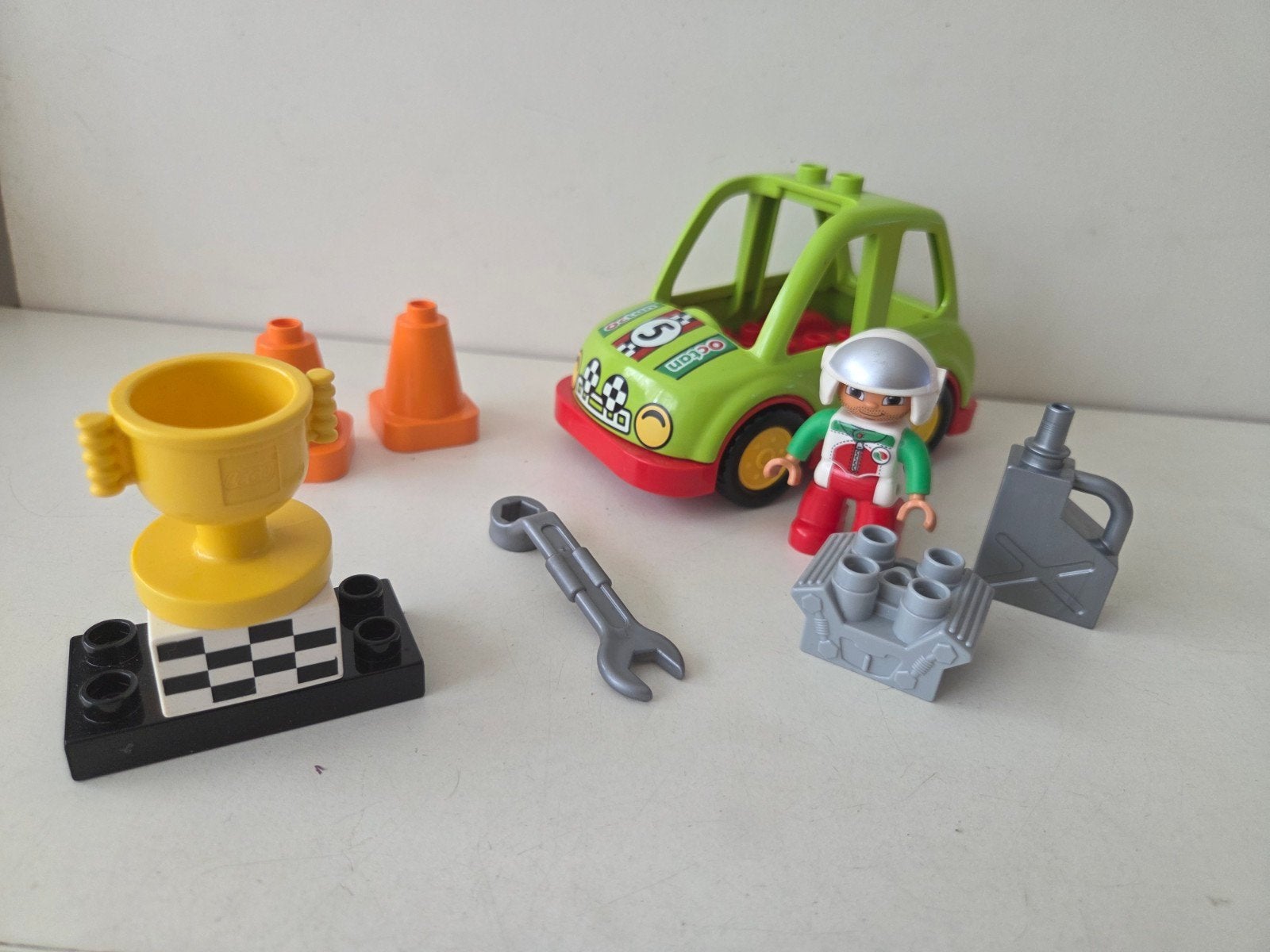 Lego Duplo 10589 - Rally Auto - Compleet, Ophalen of Verzenden, Zo goed als nieuw