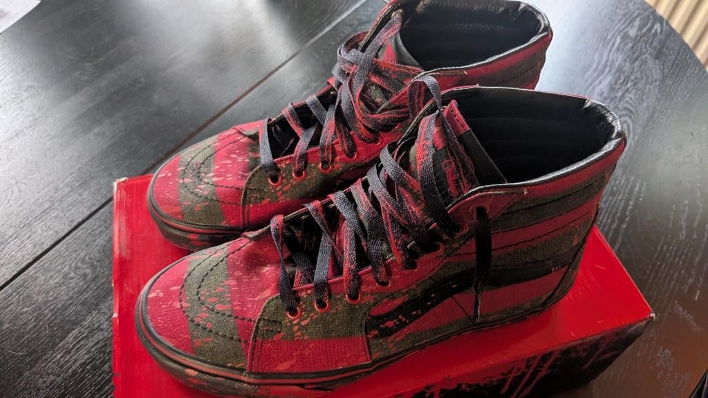 Vans SK8-HI Nightmare On Elm Street Freddy Krueger 42.5 EUR, Kleding | Heren, Schoenen, Overige kleuren, Ophalen of Verzenden