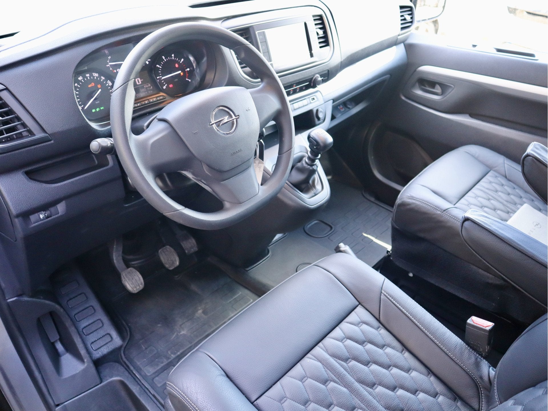 Opel Vivaro 2.0 HDI LANG LUXE DUBBELE CABINE MARGE-BTW VRIJ, Auto's, Gebruikt, Euro 6, 4 cilinders, Leder