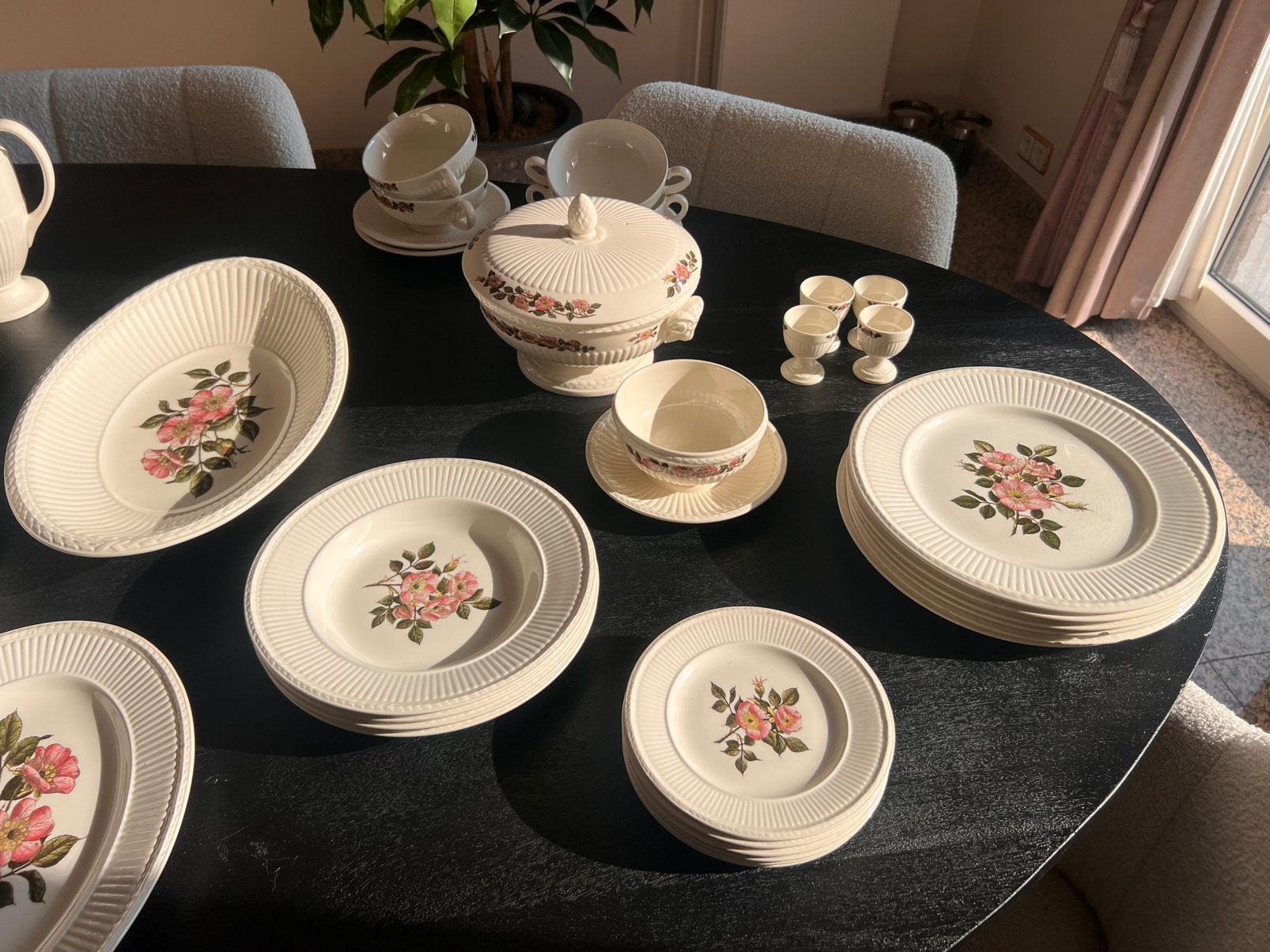 Servies wedgwood, Ophalen