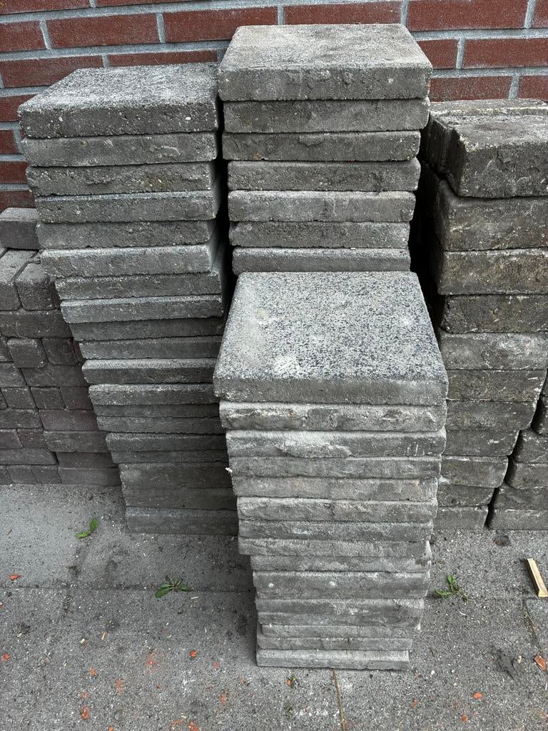 54 stoeptegels + 3 extra dikke (halve gratis) grjs/zwart, Ophalen, Gebruikt, Minder dan 5 m², Beton