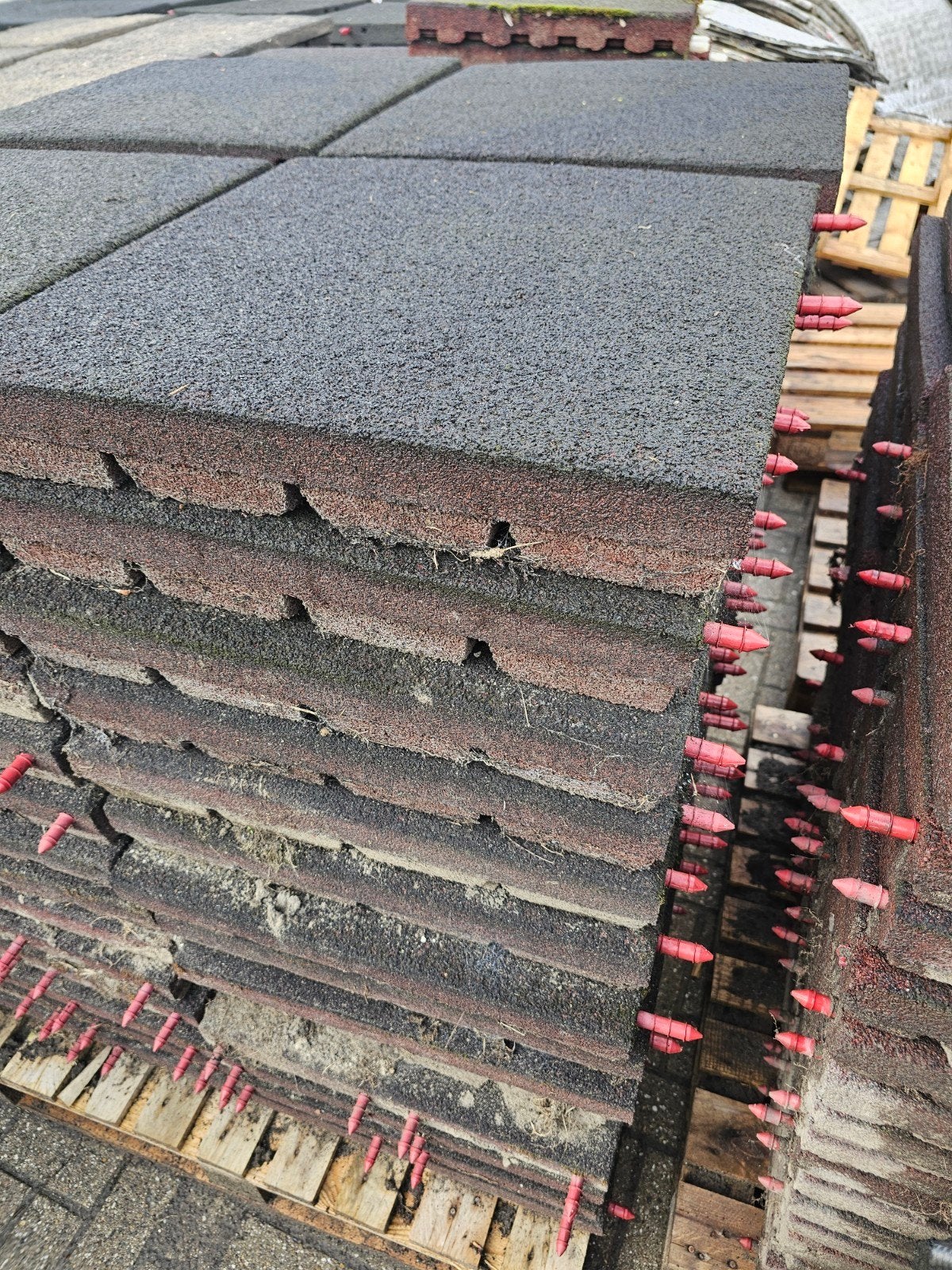 “rubbertegels, stalmatten, staltegels. 5 cm - 8 cm - 10 cm